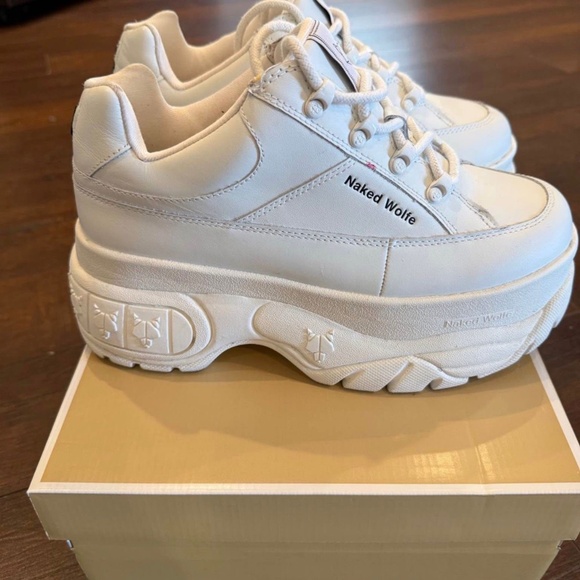 Naked wolf - Picture 3 of 3